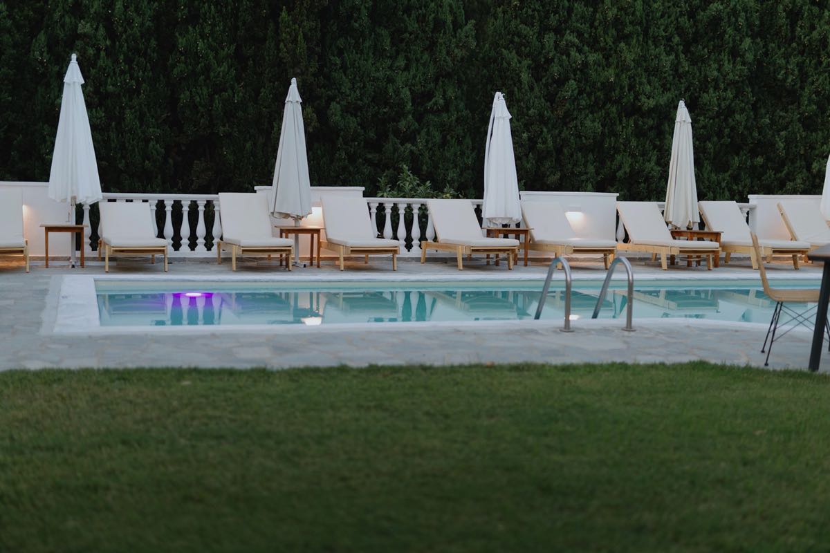 Tiara Holidays - Blue Bay Hotel bazen i ležaljke